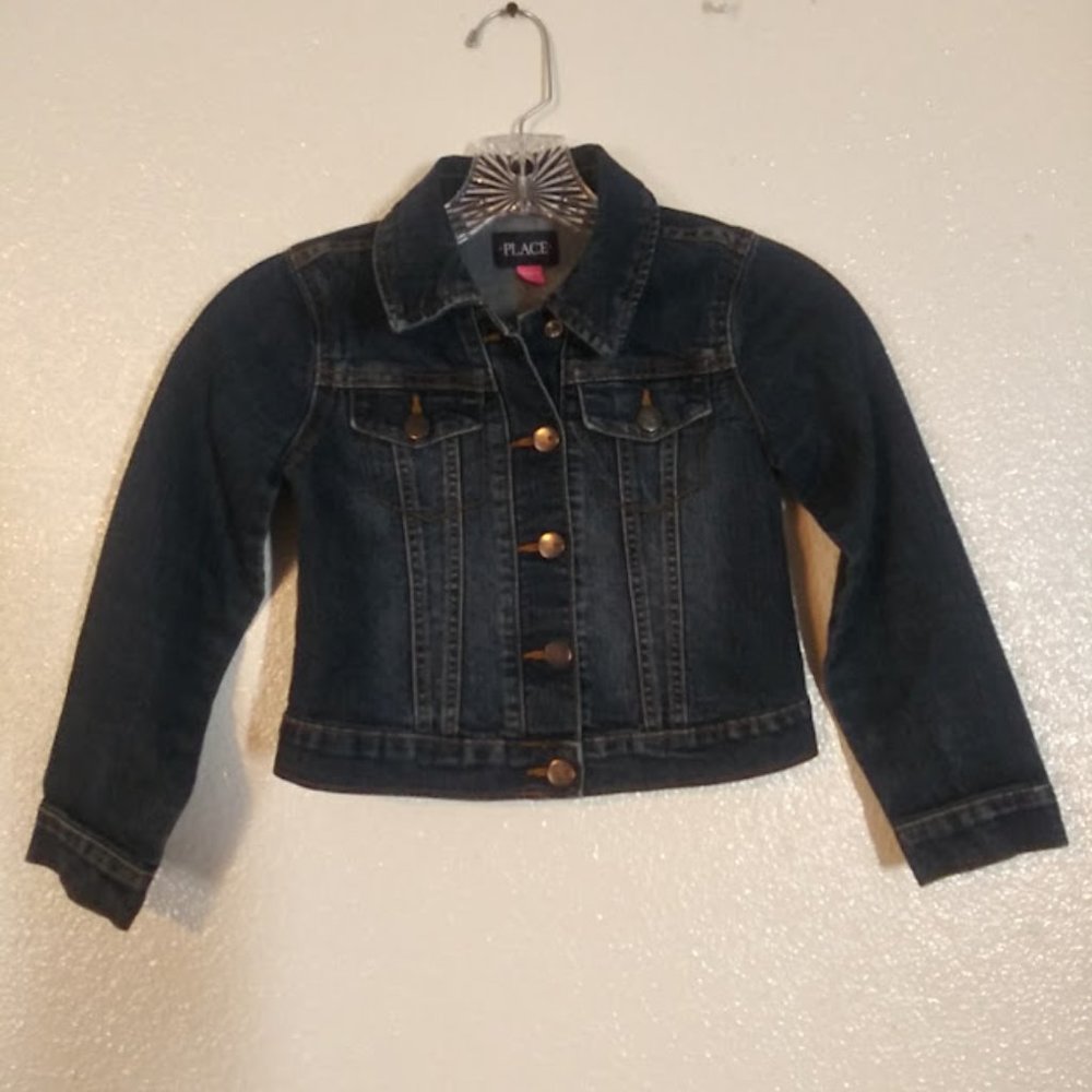 The Children's Place girls size 5/6 dark blue wash jean jacket